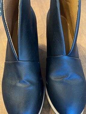 Source Unknown Black Slip-On Mules